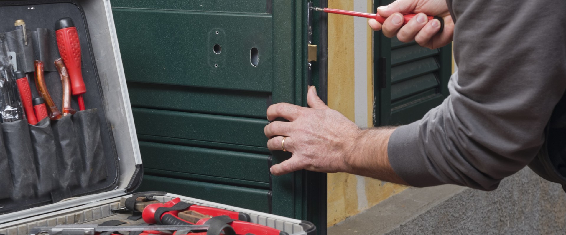 How To Find The Best Residential Locksmith Service In Tupelo For Home Window Replacement?