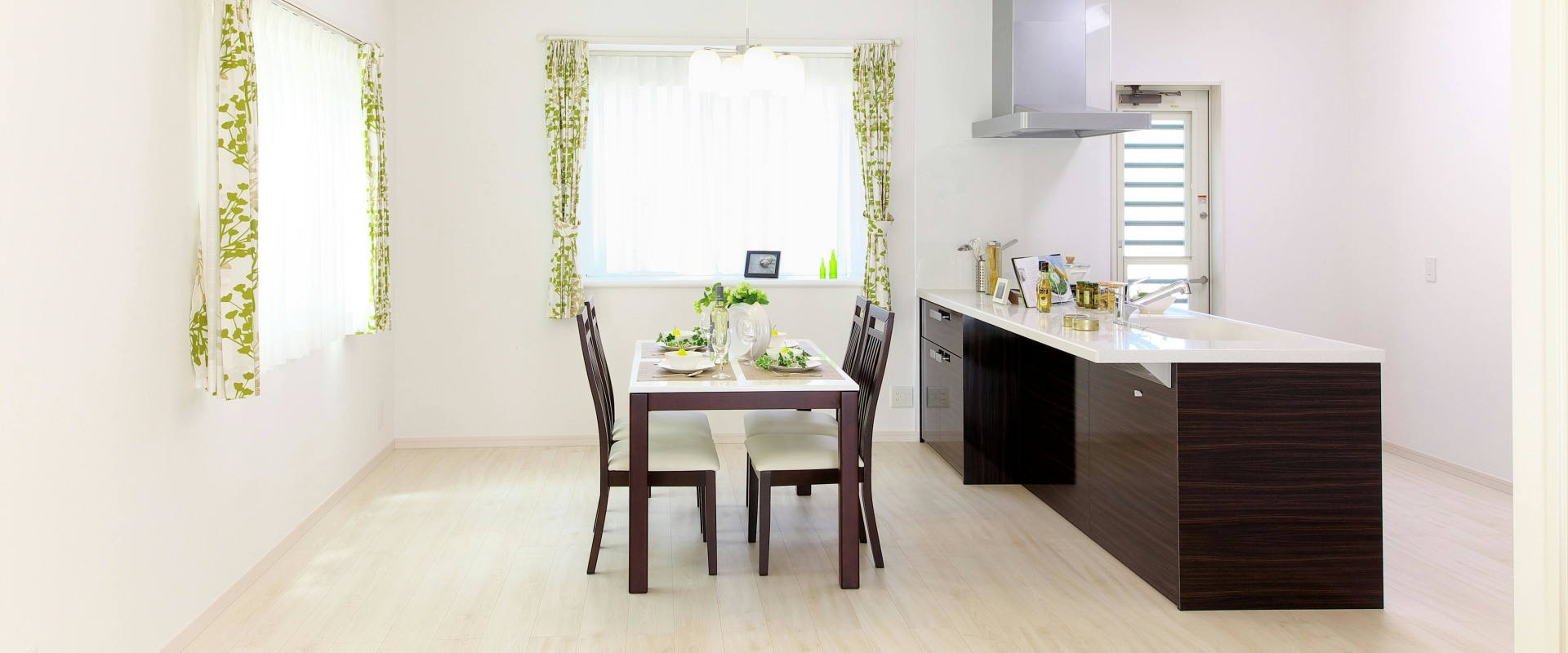 From Inside Out: How Kitchen Remodeling Service Complements Home Window Replacement In LA